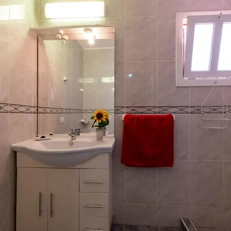 Διαμέρισμα Lovely Communal Heated Pool *