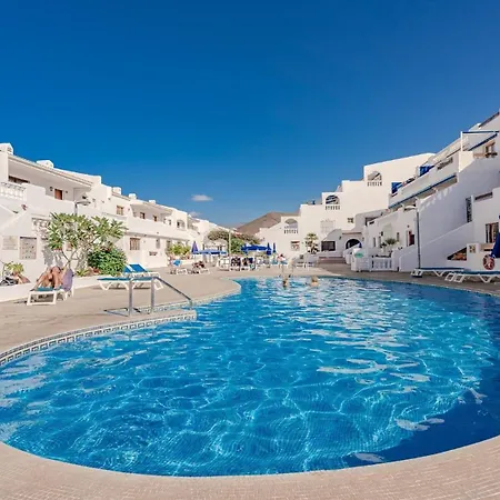 Διαμέρισμα Lovely Communal Heated Pool *