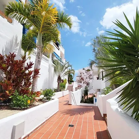 Lovely Communal Heated Pool Апартаменты Арона
